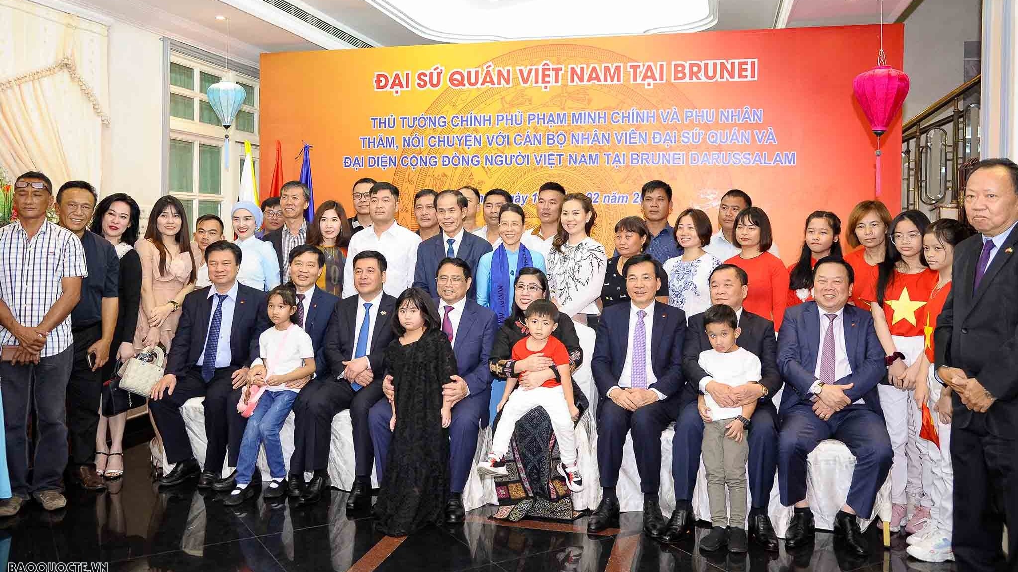 Prime Minister Pham Minh Chinh meets Vietnamese community in Brunei
