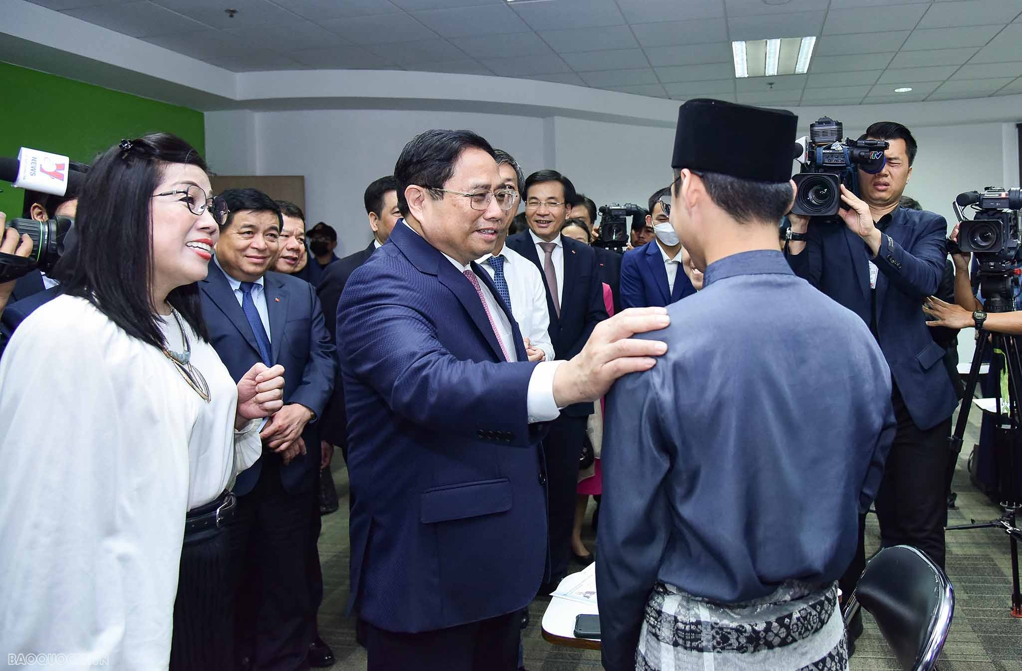Prime Minister Pham Minh Chinh visits University of Brunei Darussalam