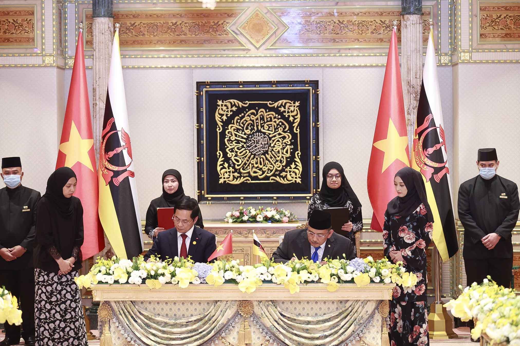 Prime Minister holds talks with Sultan of Brunei Hassanal Bolkiah