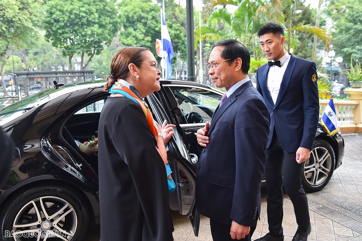 Vietnam, El Salvador Foreign Ministers hold talks, seeking ways to enhance cooperation