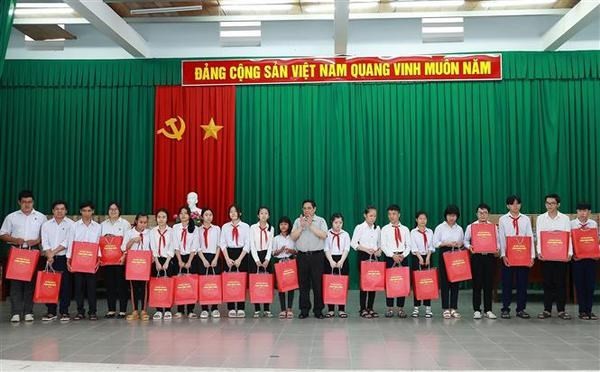 Prime Minister Pham Minh Chinh visits Ben Tre province