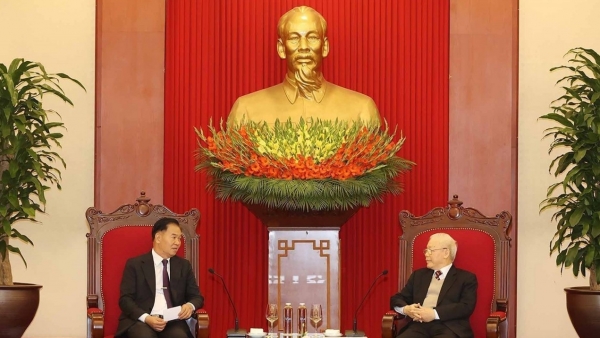 General Secretary Nguyen Phu Trong receives Lao Party official