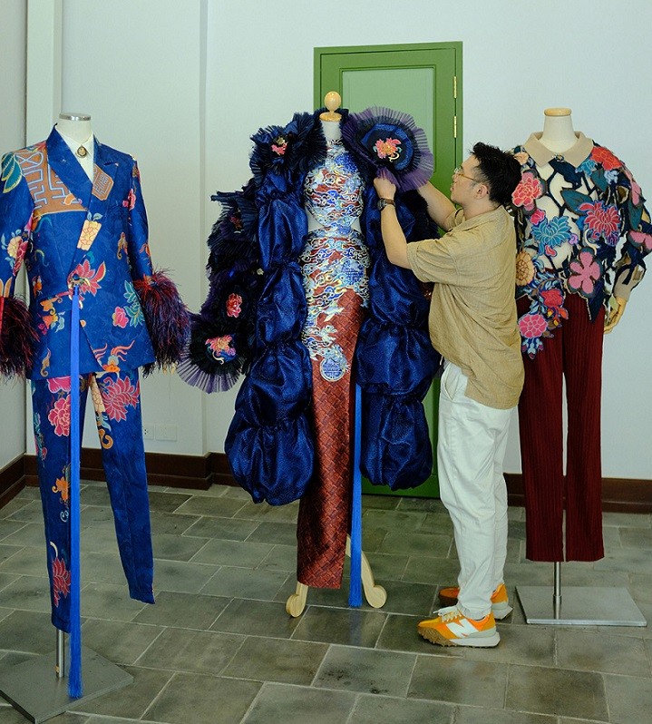 Fashion designer Phan Anh Tuan introduced Vietnamese culture at Bangkok Design Week 2023. (Nguồn: bazaarvietnam)