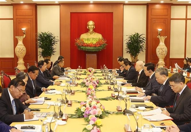 Vietnamese- Cambodian Parties hold high-level meeting to creating a new impetus