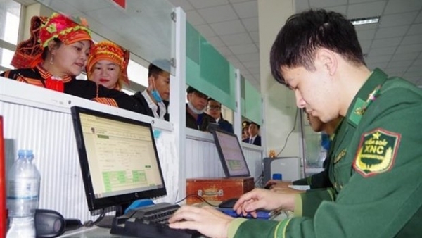 Vietnamese, Chinese border gates resume full operations