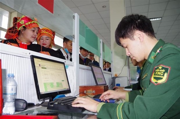 Vietnamese, Chinese border gates resume full operations