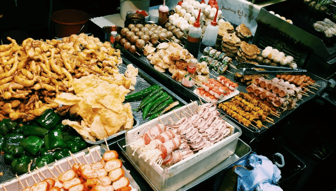 Ho Chi Minh City among Asia’s top 10 best street food cities: travel magazine. (Photo: entrap.vn)
