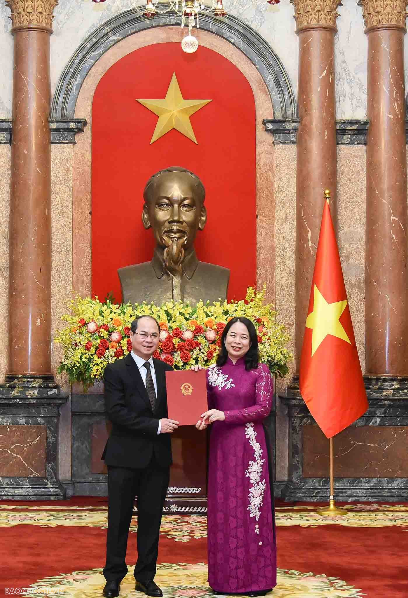 Acting President hands over appointment decisions to 15 new Ambassadors