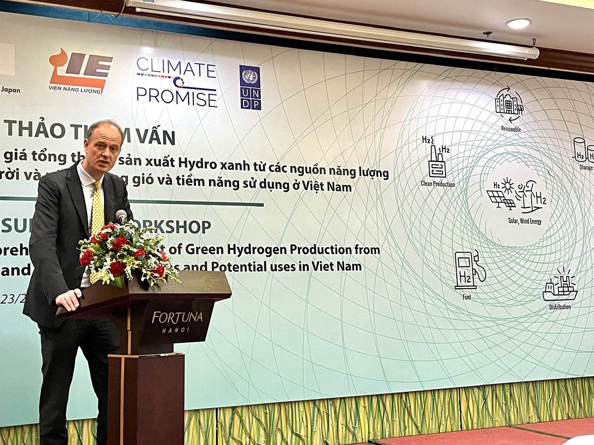 Advancing green hydrogen production from solar and wind power sources and potential uses in Vietnam