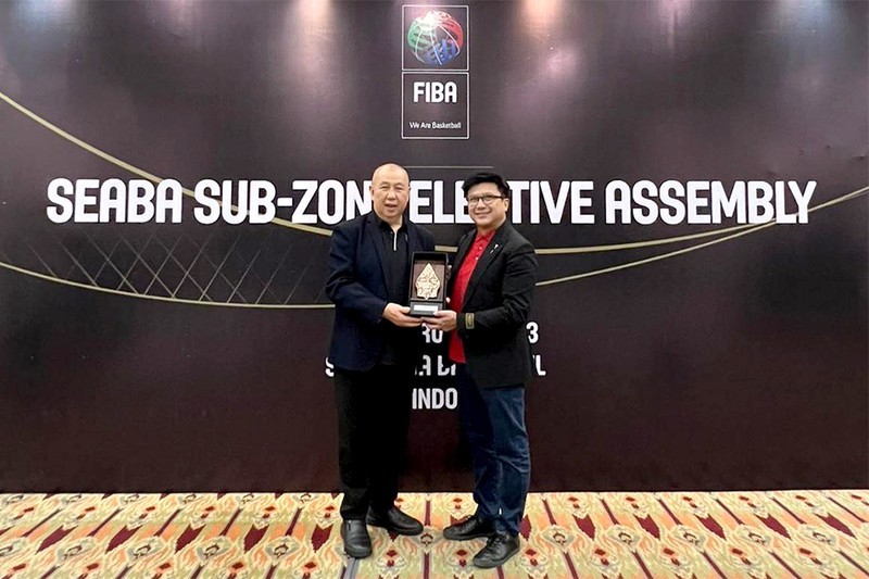 President of the Vietnam Basketball Federation Nguyen Bao Hoang (R) has been elected as President of the Southeast Asian Basketball Federation for the 2023-2027 term. (Photo courtesy of VBF)