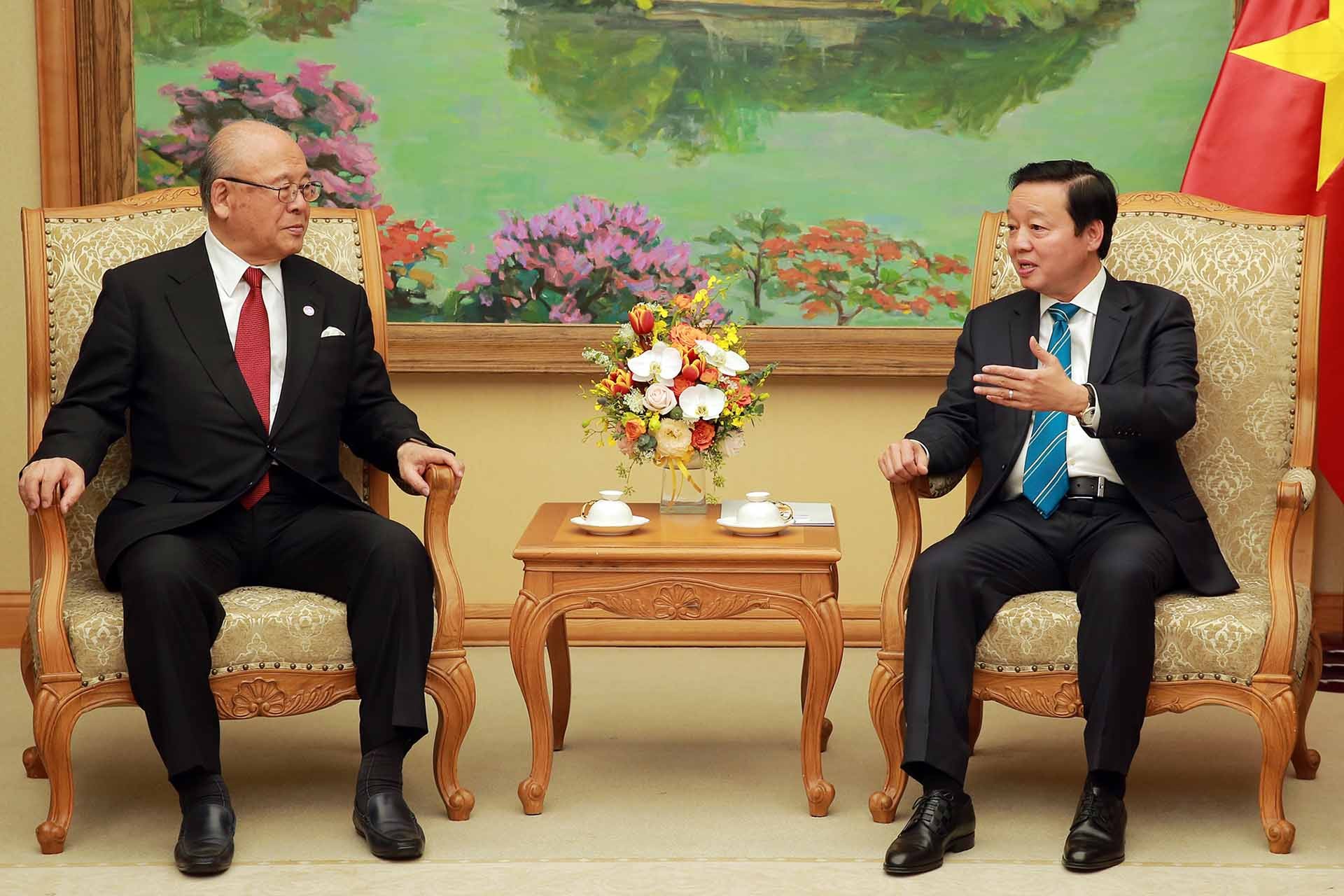 Phó Thủ tướng Trần Hồng Hà tiếp Cố vấn đặc biệt Liên minh Nghị sỹ hữu nghị Nhật Bản-Việt Nam Takebe Tsutomu. (Nguồn: VGP)