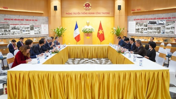Vietnam, France Ministers hold working session on trade potential