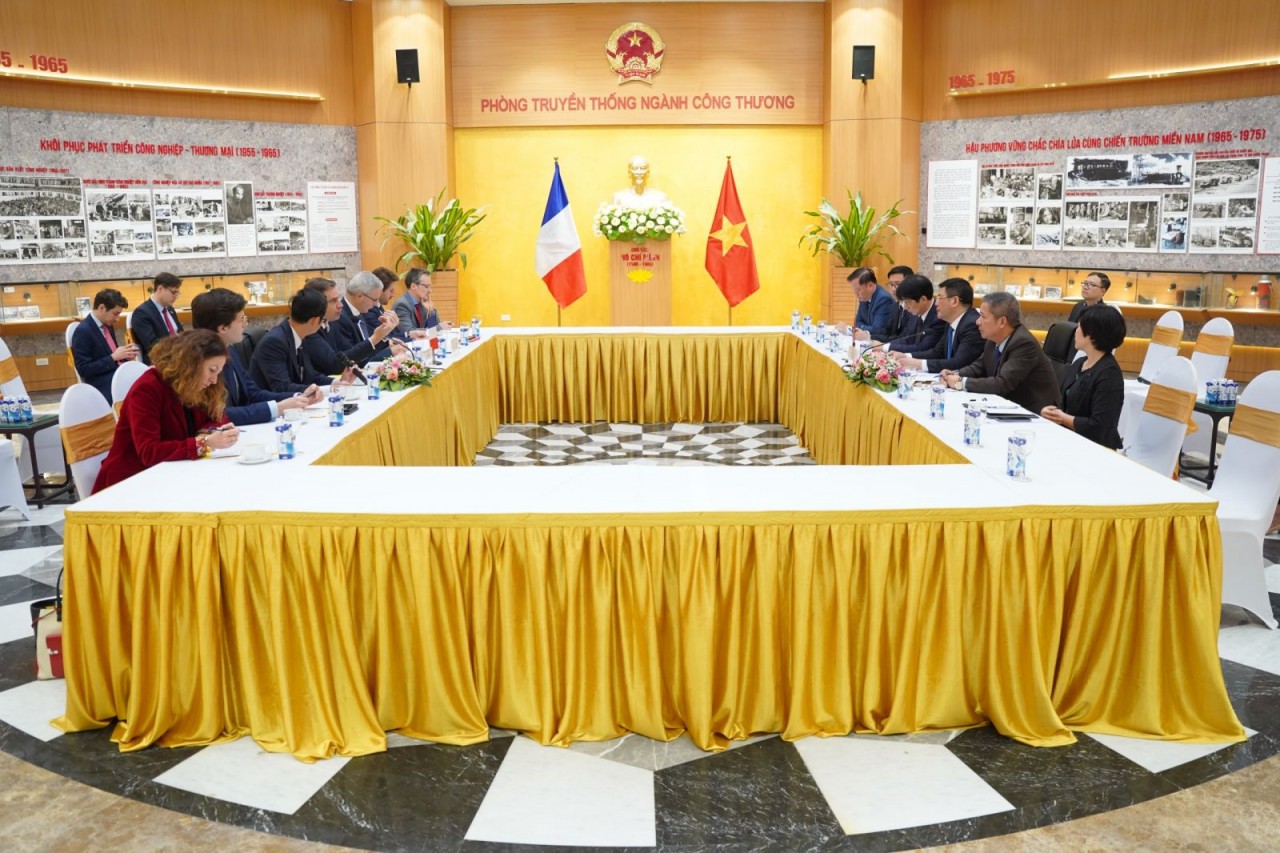 Vietnam, France Ministers hold working session on trade potential Vietnam, France Ministers hold working session on trade potential