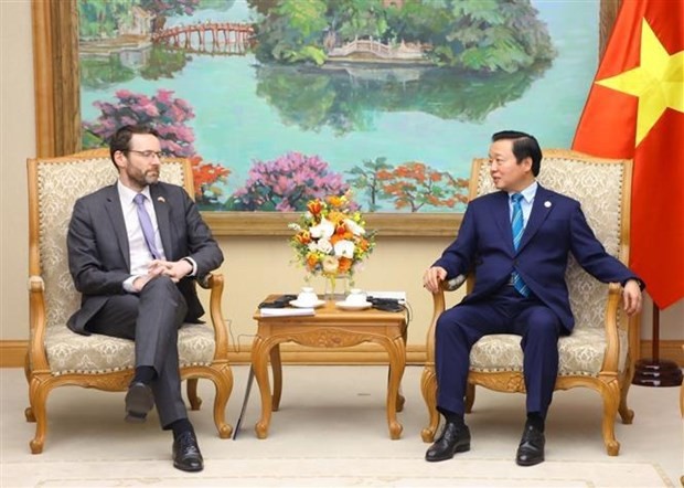 Deputy PM Tran Hong Ha hosted UK Ambassador to Vietnam Iain Frew