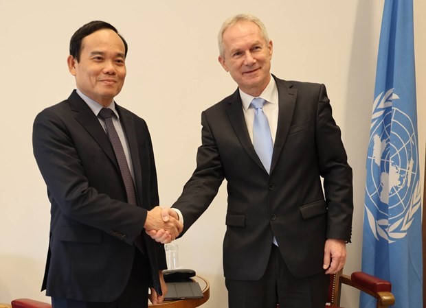 Deputy PM Tran Luu Quang meets leaders of Int’l organisations, FMs in Geneva