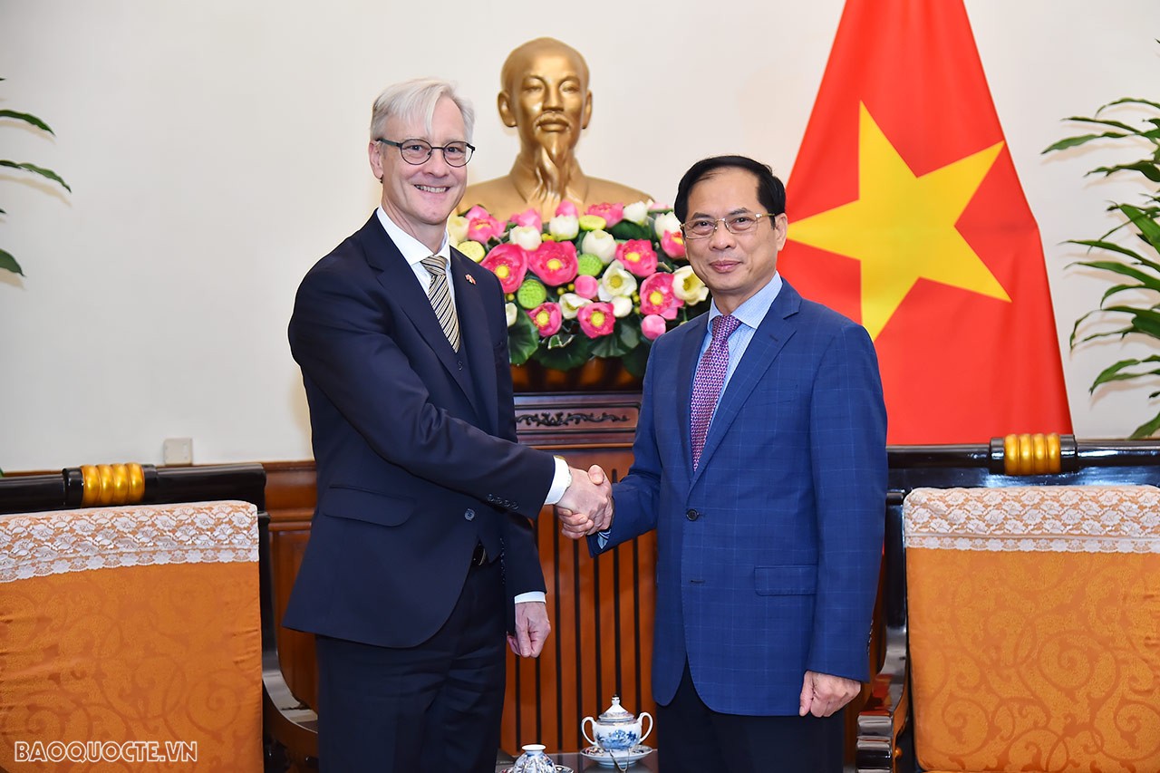 Foreign Minister receives Norwegian State Secretary in Hanoi