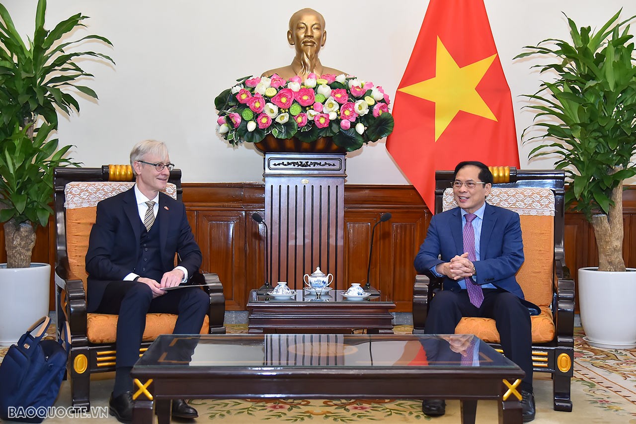 Foreign Minister receives Norwegian State Secretary in Hanoi