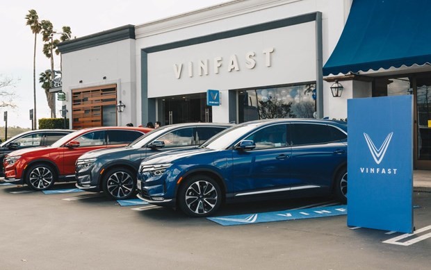 Vietnamese electrical carmakers VinFast on March 1 delivered its first 45 VF 8 City Edition electric SUVs to US customers. (Photo: VinFast)