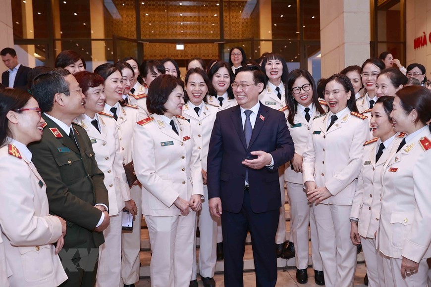 NA Chairman Vuong Dinh Hue welcomes female public security officers