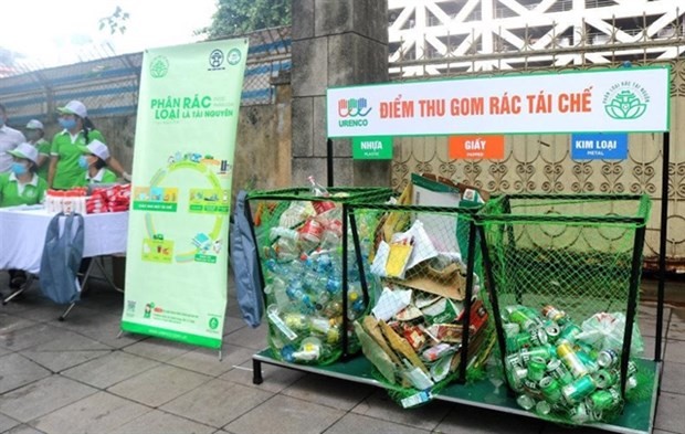 A point collecting solid waste in Hoan Kiem district. (Source: kinhtedothi.vn)