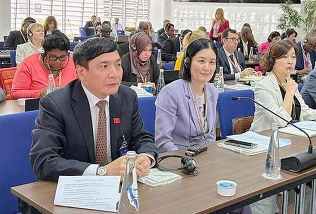 Vietnam representative attends and delivers speech at meeting of Association of Secretaries General of Parliaments