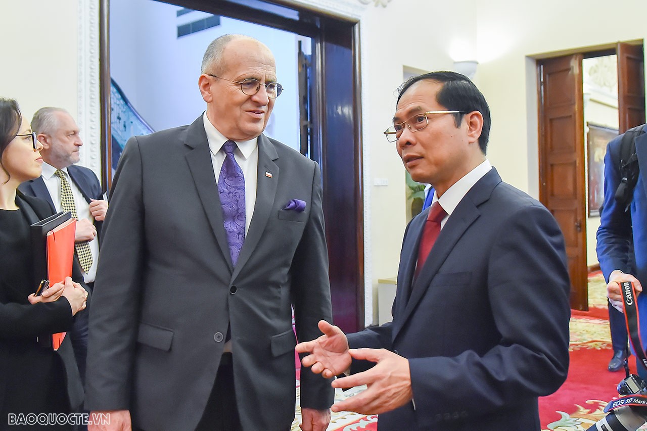 Foreign Minister Bui Thanh Son welcomed Polish Foreign Minister Zbigniew Rau in Hanoi Foreign Minister Bui Thanh Son welcomed Polish Foreign Minister Zbigniew Rau in Hanoi