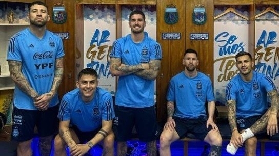 Bóng đá giao hữu: Lionel Messi hội quân đội tuyển Argentina