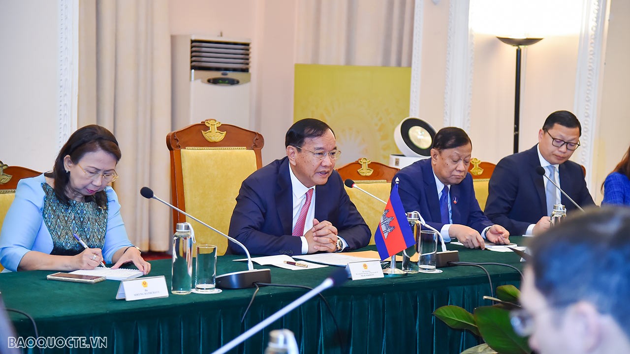 Vietnam, Cambodia Foreign Ministers hold talks to strengthen good neighbourly friendship