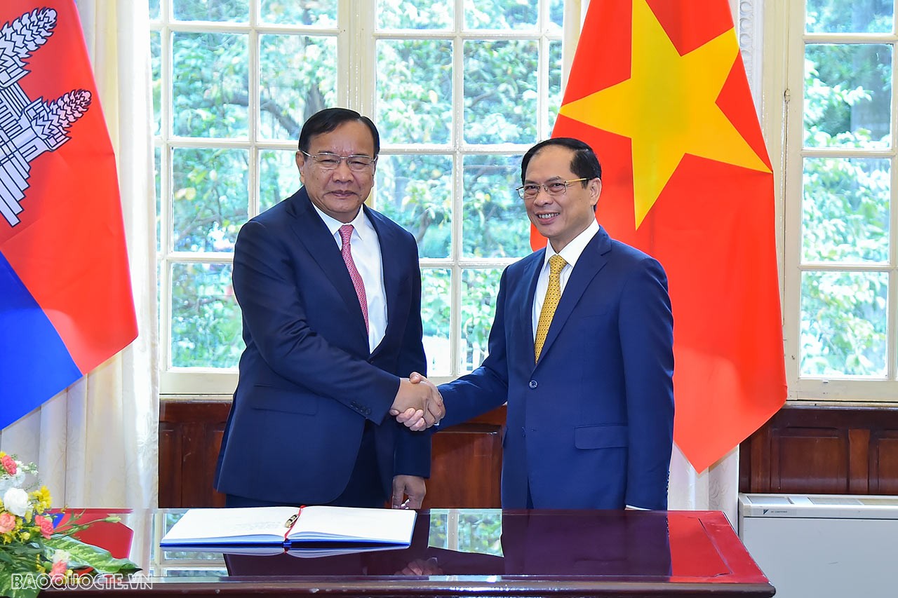 Review on external affairs from Mar.20-26: Expanding Vietnam-Cambodia cooperation; Deputy PM’s attendance at UN Water Conference