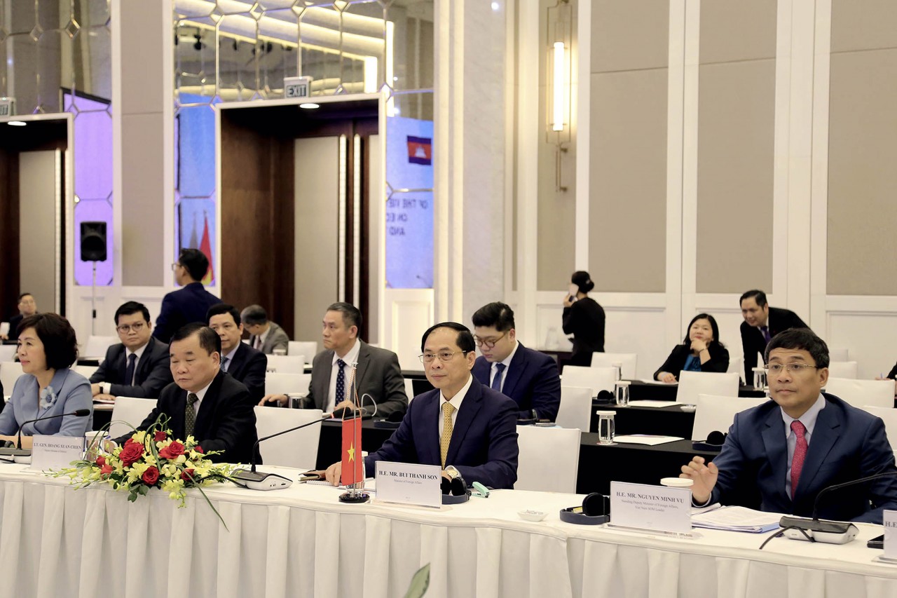 Vietnam, Cambodia Foreign Ministers co-chair 20th meeting of Joint Commission