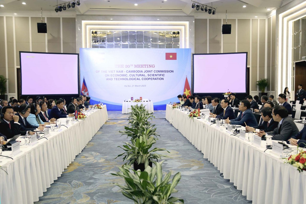 Vietnam, Cambodia Foreign Minister co-chair 20th meeting of Joint Committee