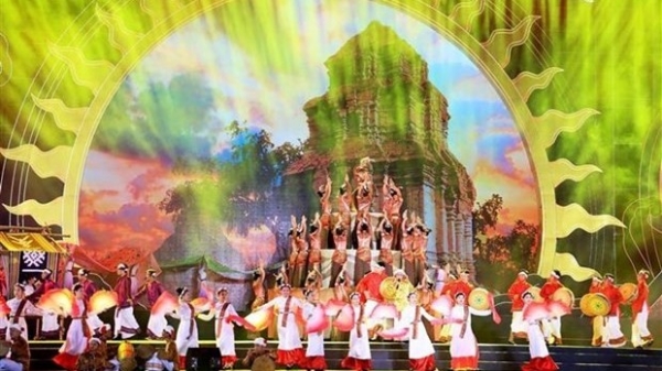 NA Chairman Vuong Dinh Hue attends opening of National Tourism Year 2023