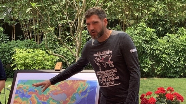Swiss 'hero' walks across thousands of miles to raise charity for children in Philippines