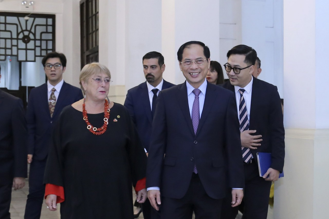 Bộ trưởng Ngoại giao Bùi Thanh Sơn tiếp Cựu Tổng thống Chile Michelle Bachelet Jeria. (Ảnh: Quang Hòa)