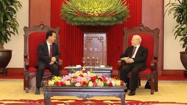 Party Chief receives Secretary of Yunnan provincial  Party Committee of China