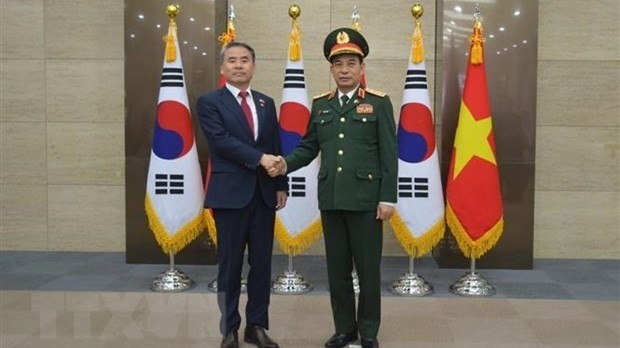 Minister of National Defence visits RoK, strengthening defence ties