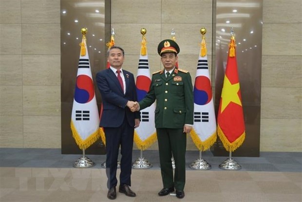 Minister of National Defence visits RoK, strengthening defence ties