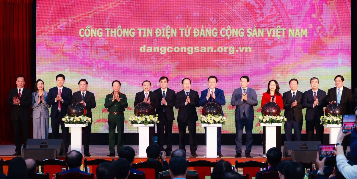 Ceremony held to launcThe portal launch marks the introduction of an official information channel, a main force in popularising the Party's policies and guidelines on the internet. (Photo: VOV)