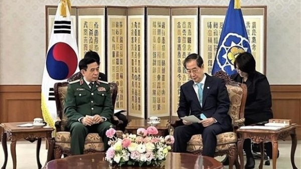 Minister of National Defence meets with RoK Prime Minister in Seoul
