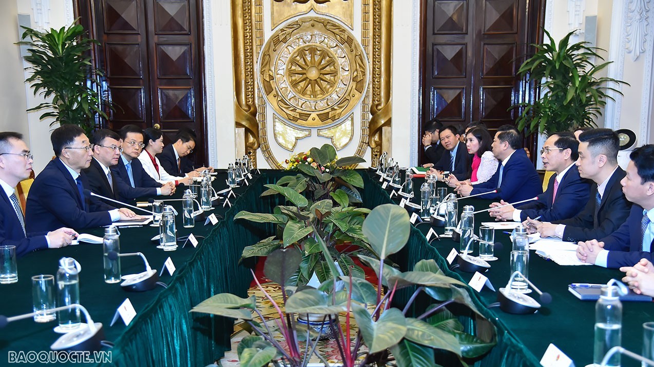 Foreign Minister Bui Thanh Son hosts China’s Guangxi Party Secretary