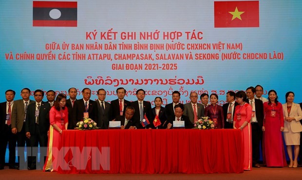Binh Dinh signs cooperation agreement with four southern Lao localities