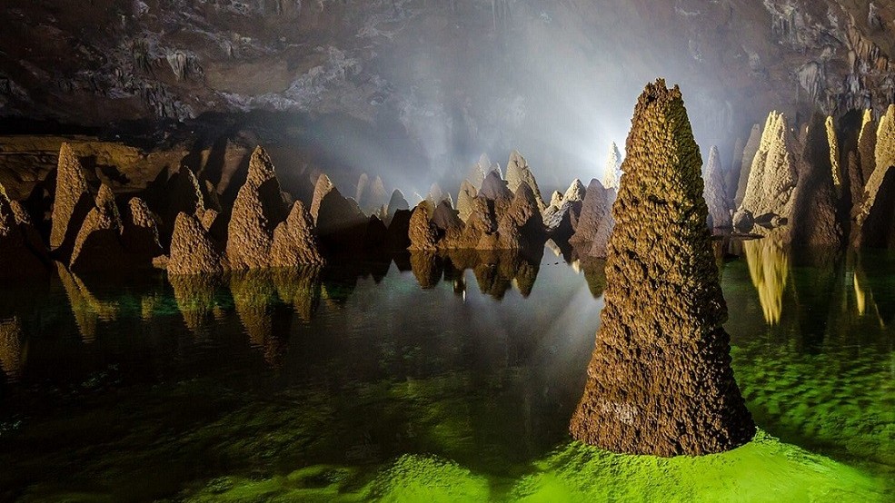 Hang Va expedition and exploring waterfall in million-year-old cave