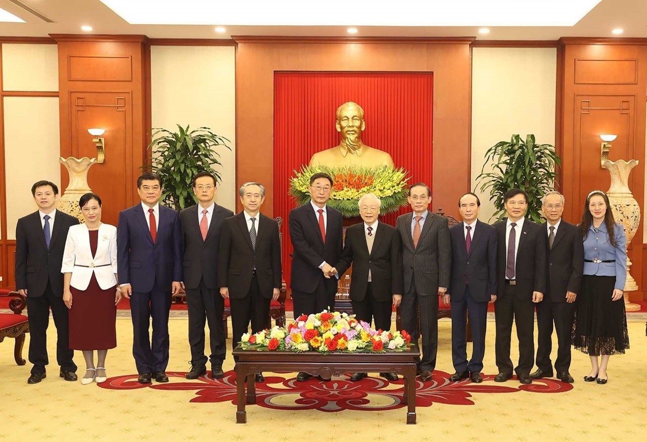 General Secretary Nguyen Phu Trong meets China’s Guangxi Party Secretary