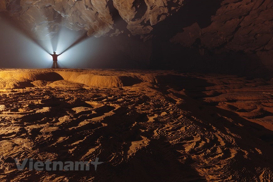 It is located about 4 km from Km 28 of the Ho Chi Minh Highway and just 50 metres from the entrance to the world’s largest cave, Son Doong. (Photo: VNA)