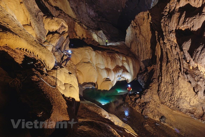 According to cave experts, Hang Va is relatively young, dating back about 2-3 million years. (Photo: VNA)