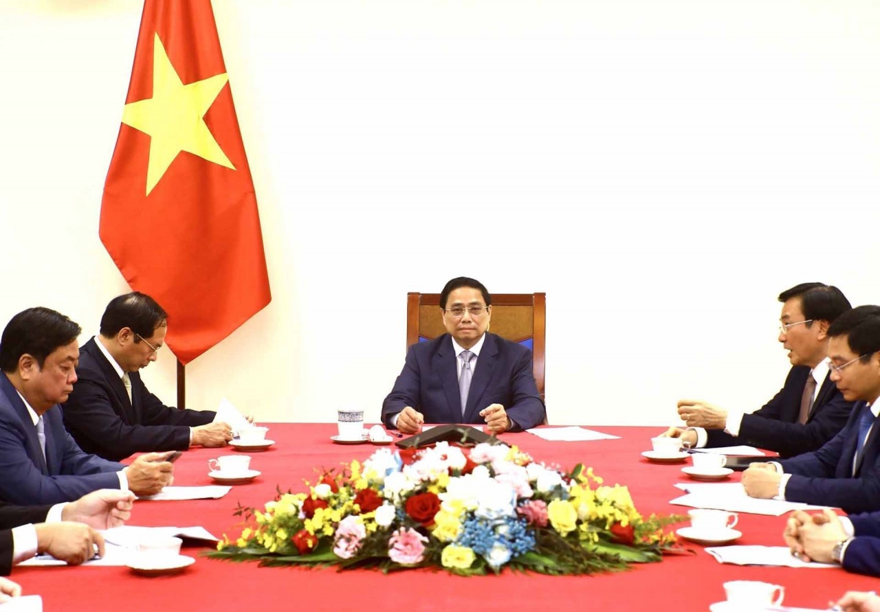 Vietnamese, Chinese PMs hold phone talks, agree on cooperation orientations