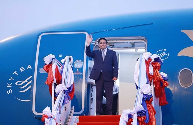 Prime Minister Pham Minh Chinh arrives in Laos for 4th MRC Summit