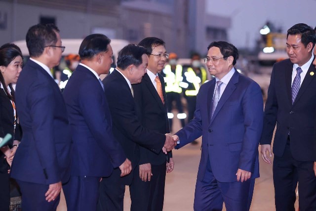 Prime Minister Pham Minh Chinh arrives in Laos for 4th MRC Summit