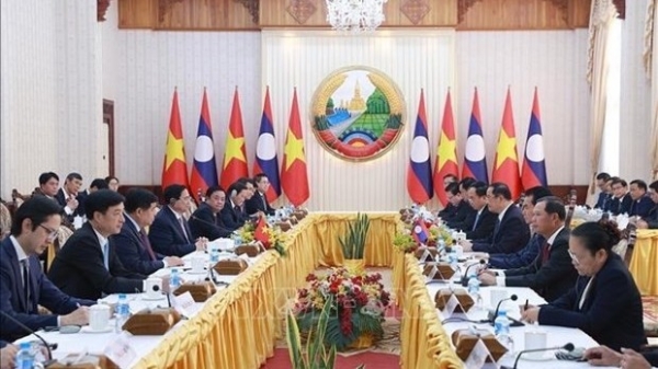 Vietnamese PM holds working session with Lao counterpart