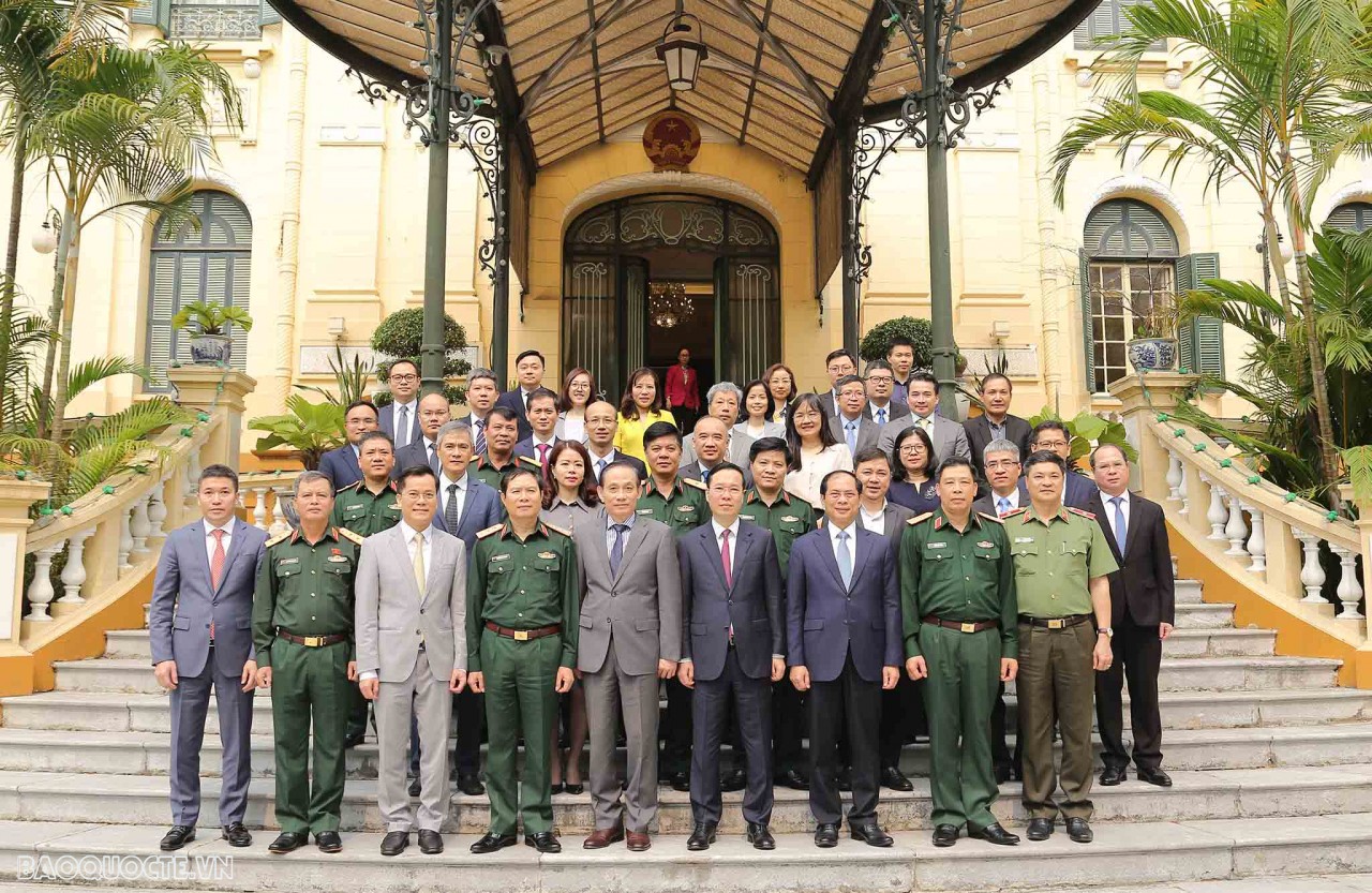 President applauds diplomatic sector's contributions to national defence